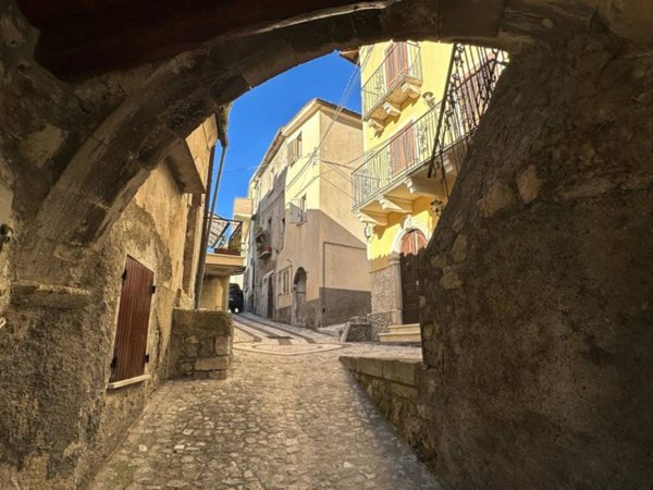 casa indipendente in vendita a Caramanico Terme