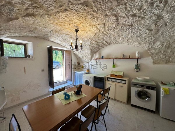 casa indipendente in vendita a Caramanico Terme