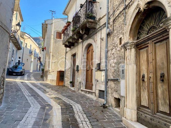 casa indipendente in vendita a Caramanico Terme