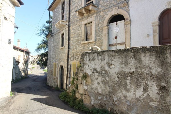 casa indipendente in vendita a Caramanico Terme in zona San Tommaso