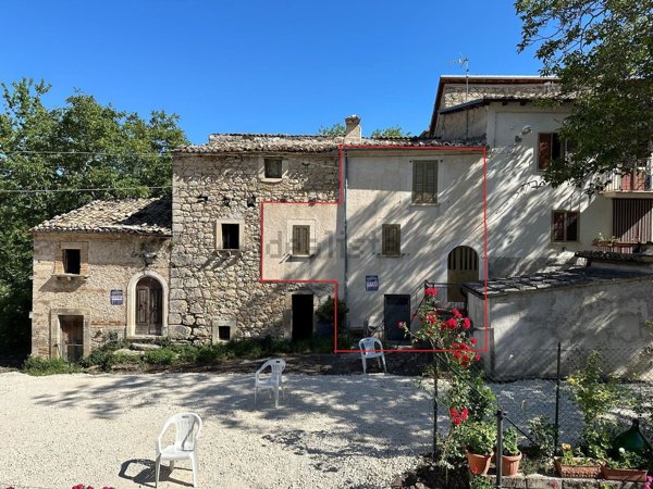 casa indipendente in vendita a Caramanico Terme in zona San Tommaso