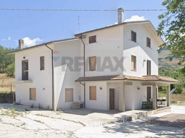 casa indipendente in vendita a Caramanico Terme