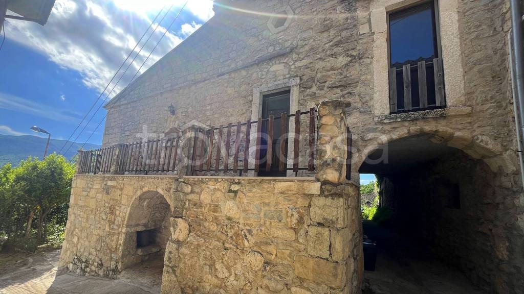 casa indipendente in vendita a Caramanico Terme