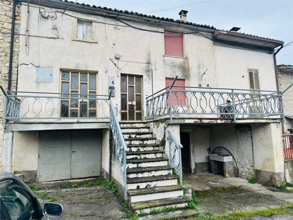casa indipendente in vendita a Caramanico Terme in zona Sant'Elia