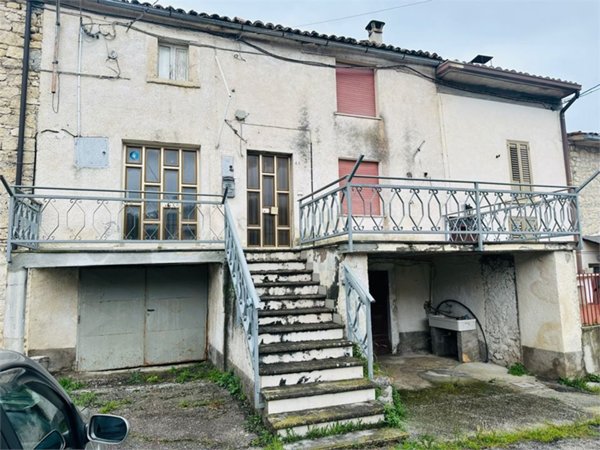 casa indipendente in vendita a Caramanico Terme in zona Sant'Elia