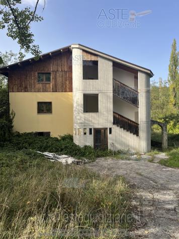 casa indipendente in vendita a Caramanico Terme in zona San Vittorino