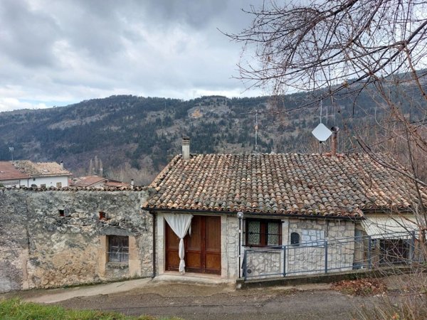 casa indipendente in vendita a Caramanico Terme in zona Santa Croce