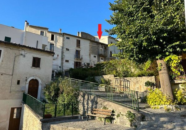 casa indipendente in vendita a Caramanico Terme in zona Santa Croce