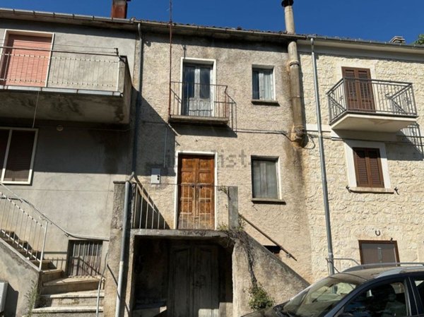 quadrivano in vendita a Caramanico Terme in zona San Vittorino