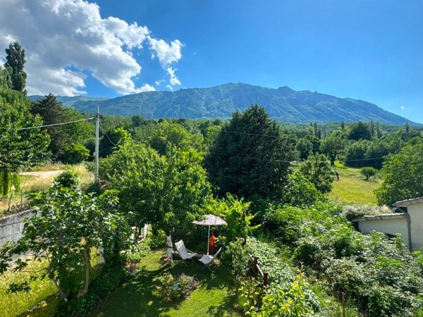 esavano in vendita a Caramanico Terme in zona San Vittorino