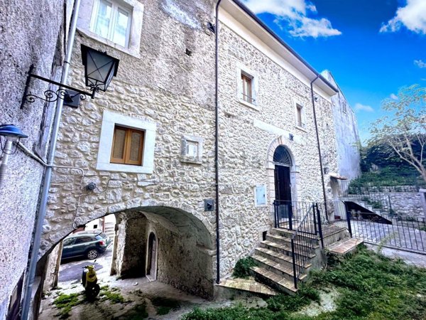 casa indipendente in vendita a Caramanico Terme in zona Santa Croce
