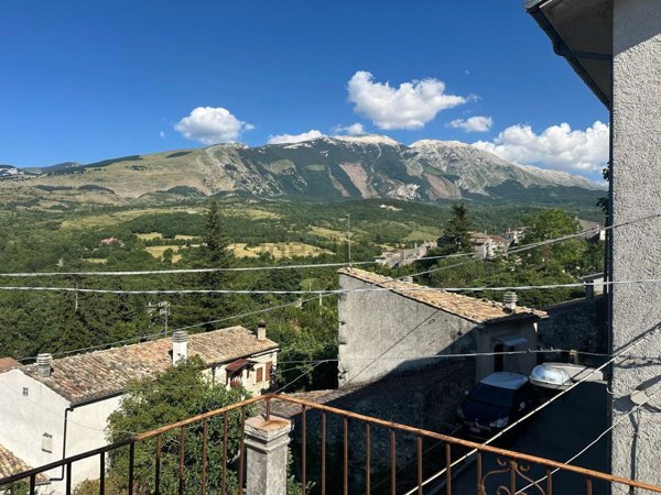 casa indipendente in vendita a Caramanico Terme in zona San Vittorino