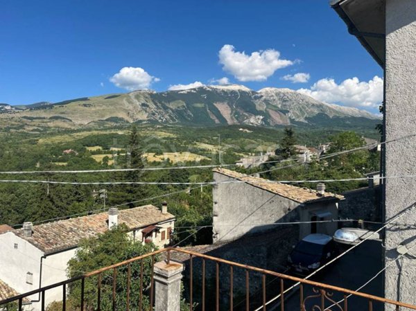 casa indipendente in vendita a Caramanico Terme in zona San Vittorino