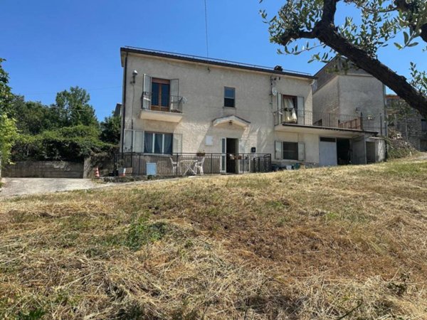 casa indipendente in vendita a Caramanico Terme