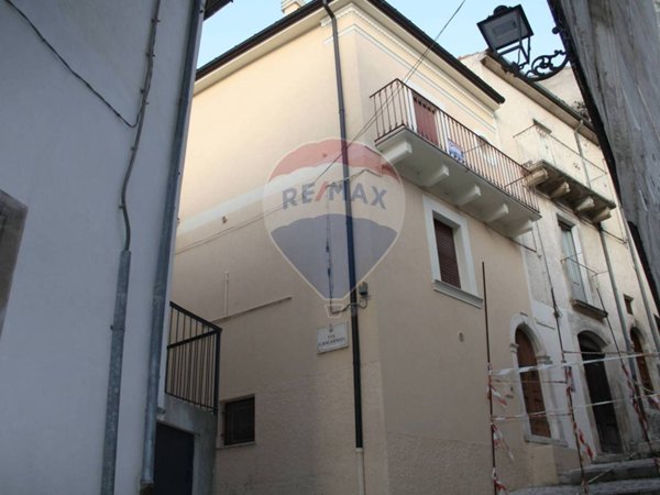 casa indipendente in vendita a Caramanico Terme in zona Santa Croce