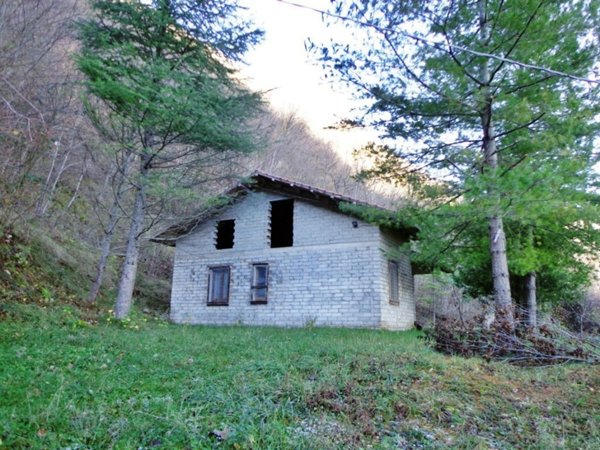 casa indipendente in vendita a Carpineto della Nora