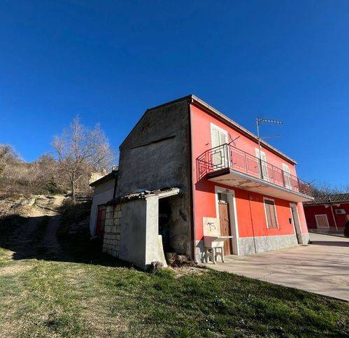 casa indipendente in vendita a Carpineto della Nora