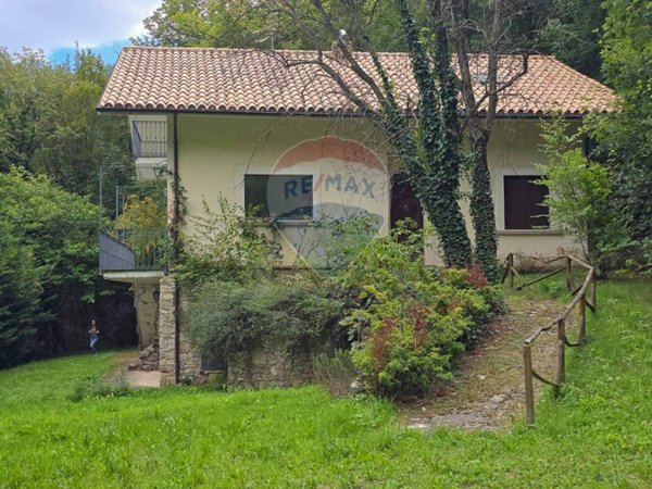 casa indipendente in vendita a Carpineto della Nora