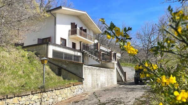 casa indipendente in vendita a Carpineto della Nora