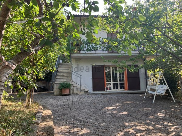 casa indipendente in vendita a Carpineto della Nora