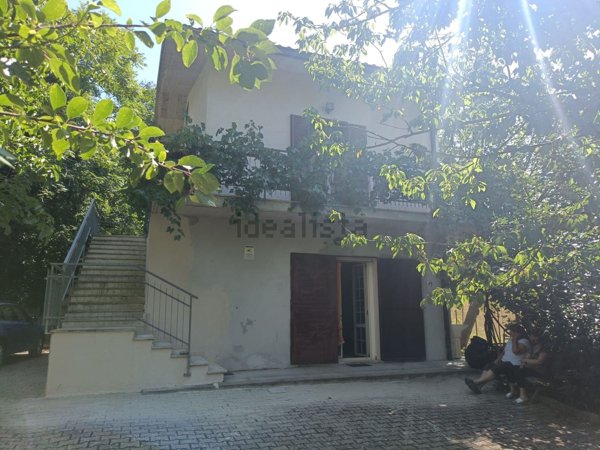 casa indipendente in vendita a Carpineto della Nora