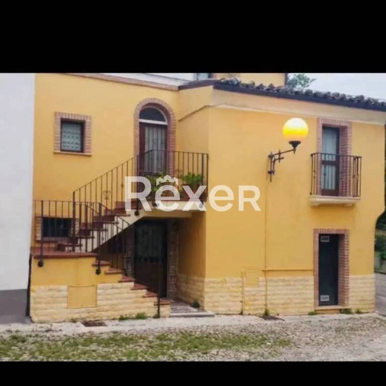 casa indipendente in vendita a Carpineto della Nora