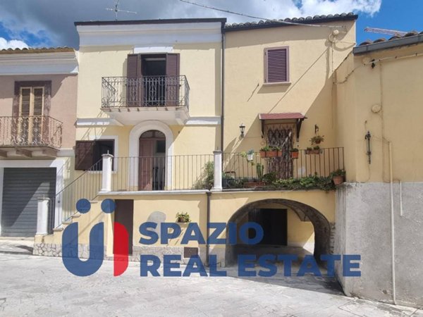 casa indipendente in vendita a Carpineto della Nora