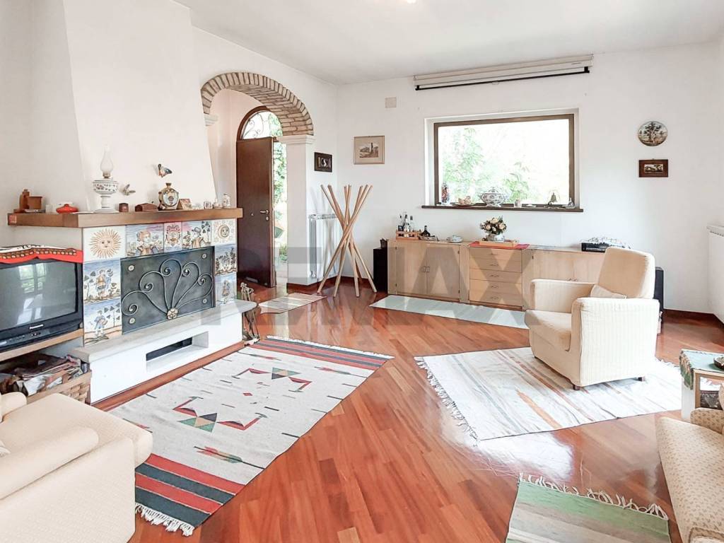 casa indipendente in vendita a Carpineto della Nora