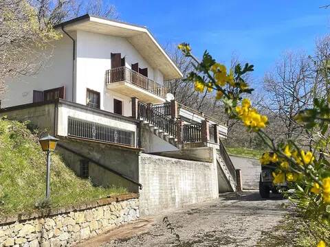 casa indipendente in vendita a Carpineto della Nora