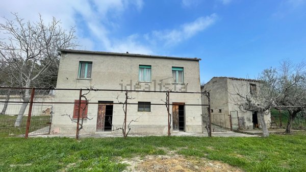 casa indipendente in vendita a Carpineto della Nora