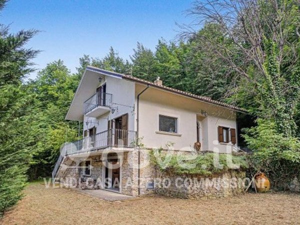 casa indipendente in vendita a Carpineto della Nora