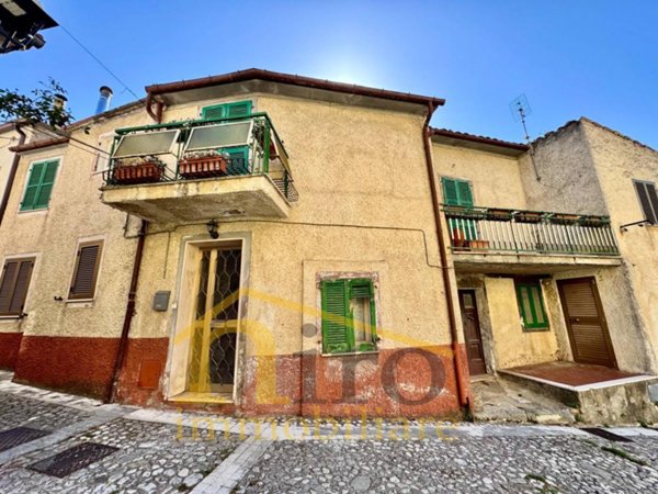 casa indipendente in vendita a Carpineto della Nora
