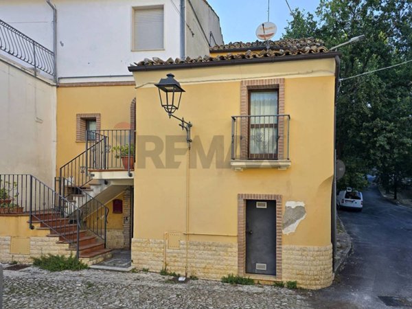 casa indipendente in vendita a Carpineto della Nora