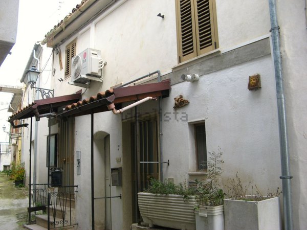 casa indipendente in vendita a Castiglione a Casauria