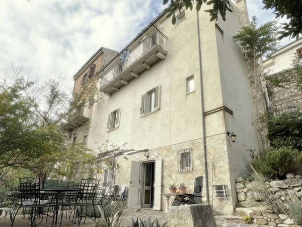 casa indipendente in vendita a Castiglione a Casauria