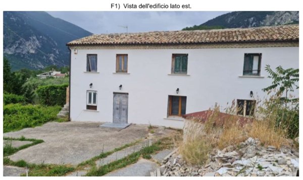 casa indipendente in vendita a Castiglione a Casauria