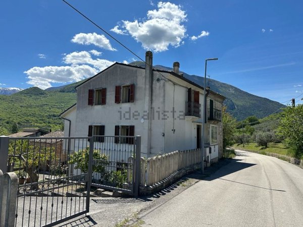 casa indipendente in vendita a Castiglione a Casauria