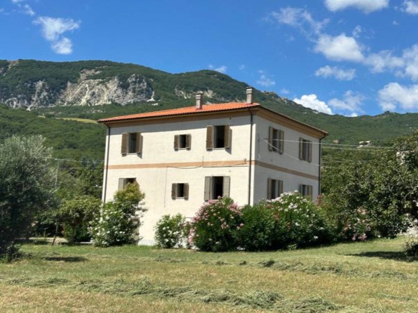 casa indipendente in vendita a Castiglione a Casauria