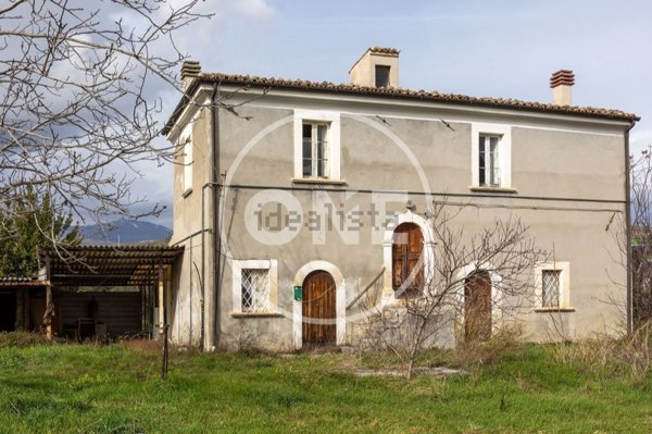 casa indipendente in vendita a Castiglione a Casauria