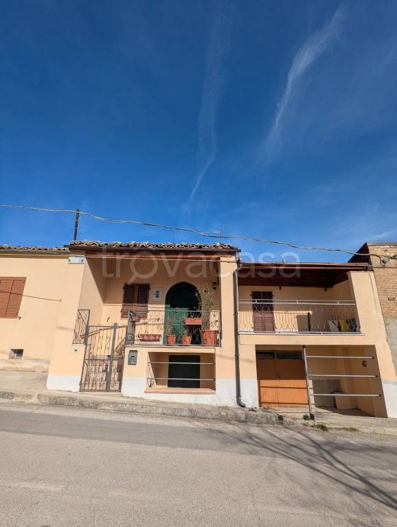 casa indipendente in vendita a Castiglione a Casauria