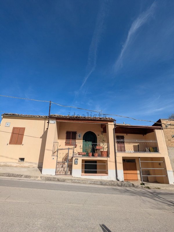 casa indipendente in vendita a Castiglione a Casauria