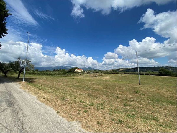terreno edificabile in vendita a Catignano in zona Contrada Sterpara