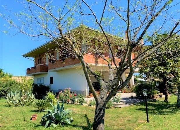 casa indipendente in vendita a Catignano