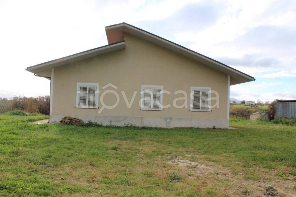 casa indipendente in vendita a Catignano in zona Contrada Sterpara