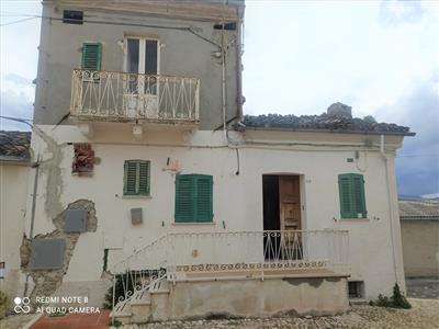 casa indipendente in vendita a Catignano