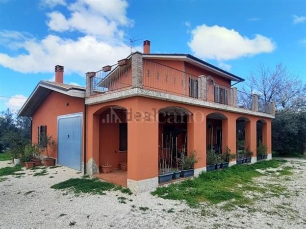 casa indipendente in vendita a Catignano