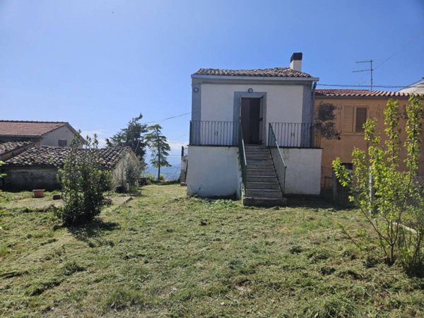 casa indipendente in vendita a Catignano