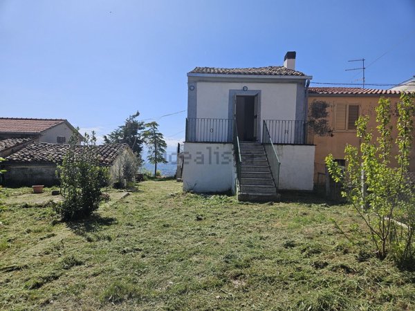 casa indipendente in vendita a Catignano