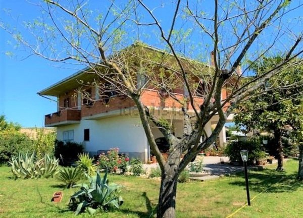 casa indipendente in vendita a Catignano