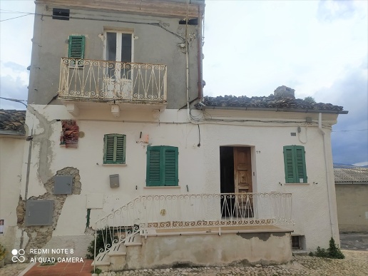 casa indipendente in vendita a Catignano